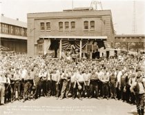 Admiral Nulton, Navy Yard employees, et al, 1923